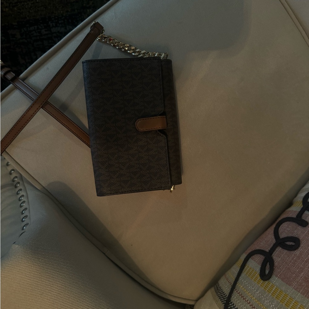 Michael kors crossbody